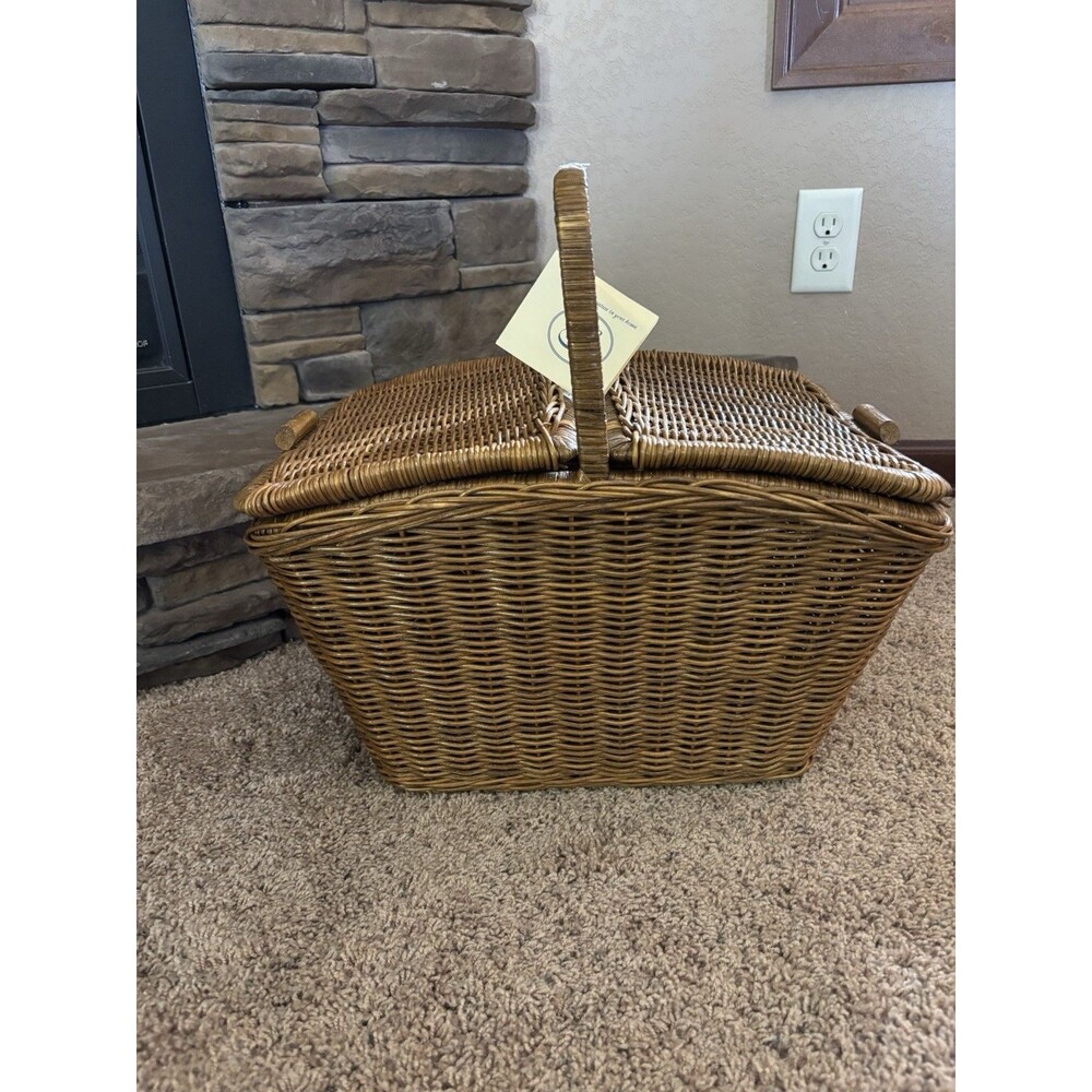Vintage Wicker Picnic Basket Signature Collection The Homemaker's Idea Company